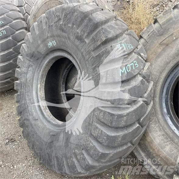 Titan 23.5x25 Pneumatici, ruote e cerchioni
