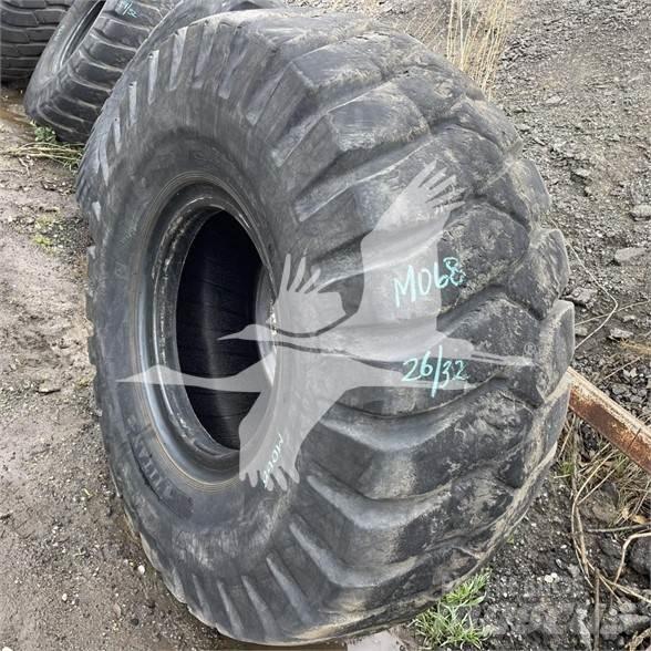 Titan 23.5x25 Pneumatici, ruote e cerchioni