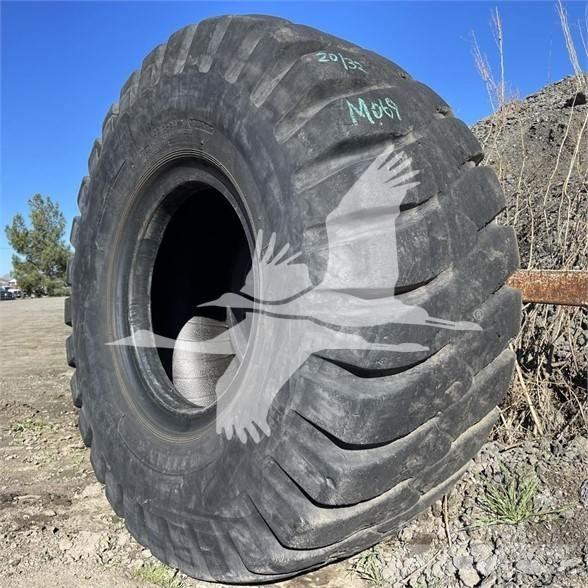 Titan 23.5x25 Pneumatici, ruote e cerchioni