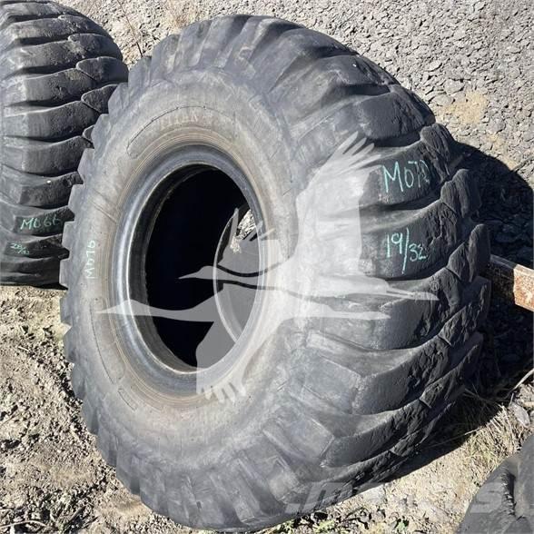 Titan 23.5x25 Pneumatici, ruote e cerchioni
