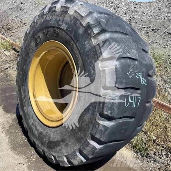 Toyo 35/65x33 Pneumatici, ruote e cerchioni