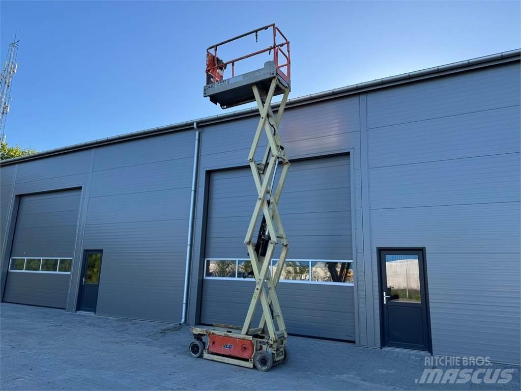 JLG 1930es Piattaforme cingolate, Piattaforme a ragno e Montacarichi