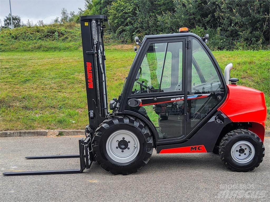 Manitou MC 25-4 Elevatore per esterni