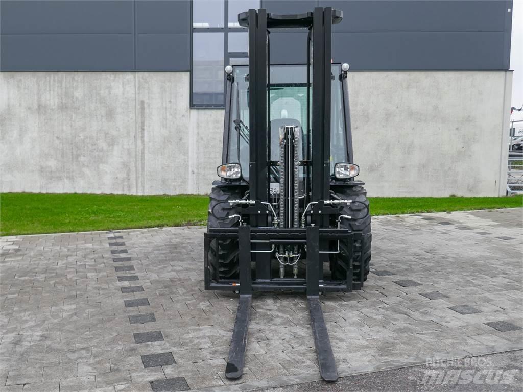 Manitou MC 30-4 Elevatore per esterni