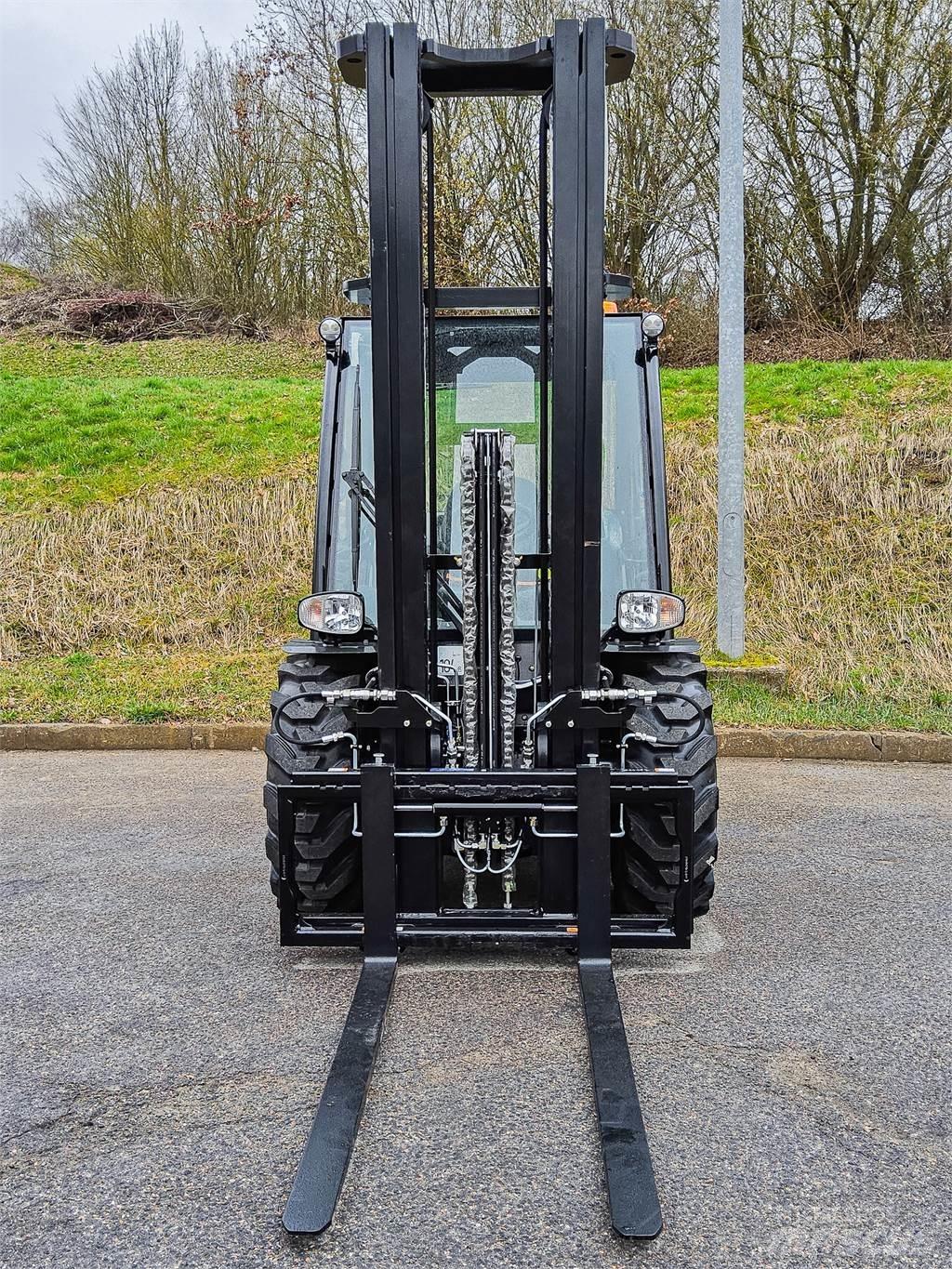 Manitou MC 30-4 Elevatore per esterni