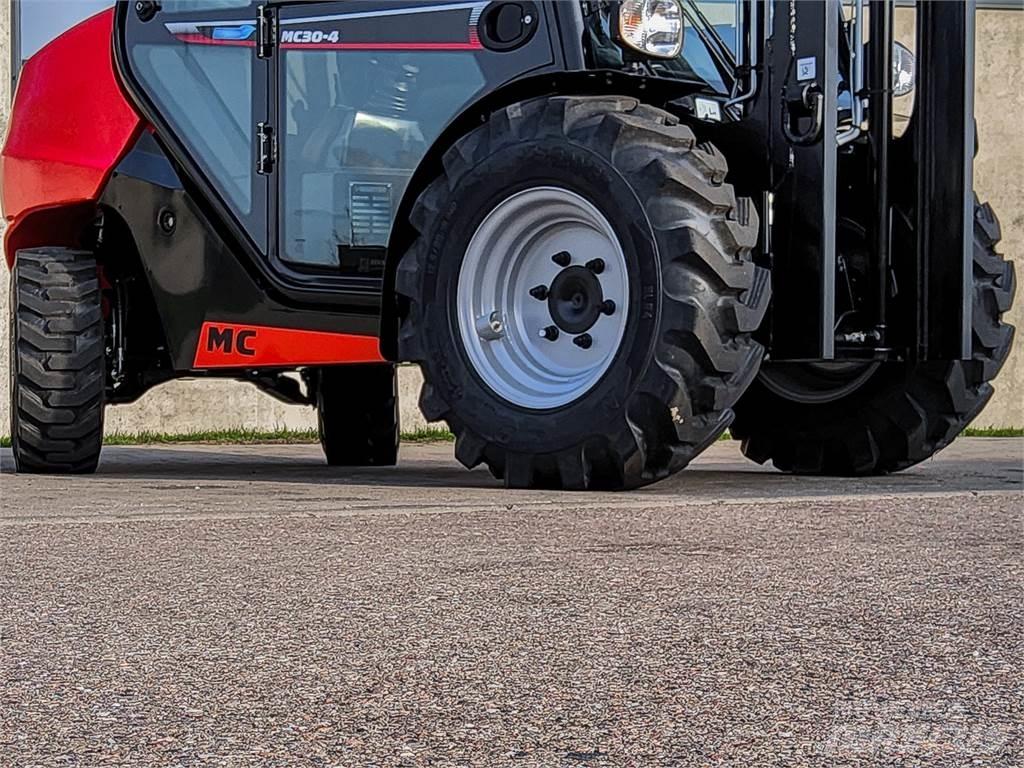 Manitou MC 30-4 Elevatore per esterni
