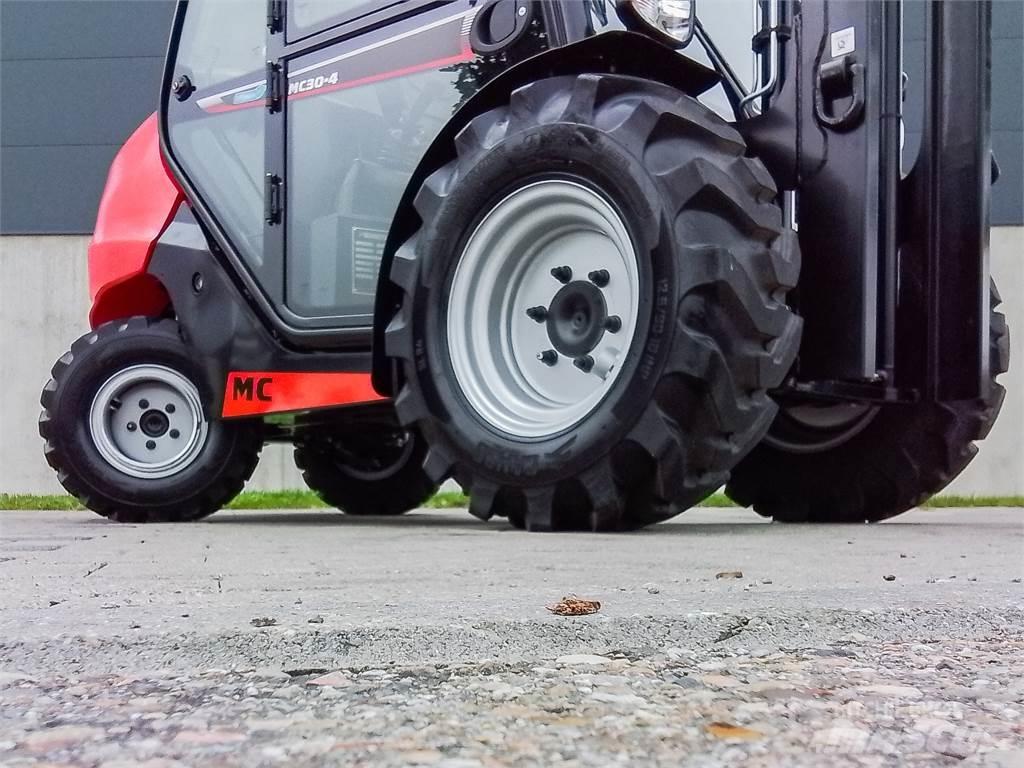Manitou MC 30-4 Elevatore per esterni