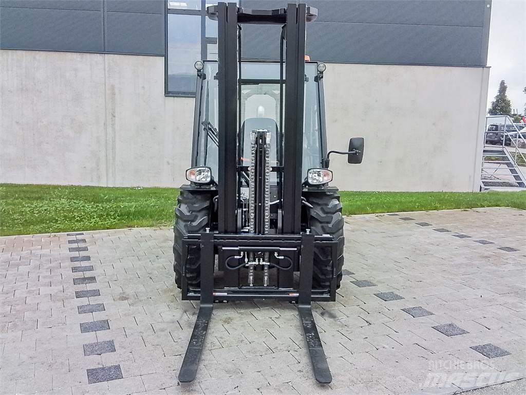 Manitou MC 30-4 Elevatore per esterni