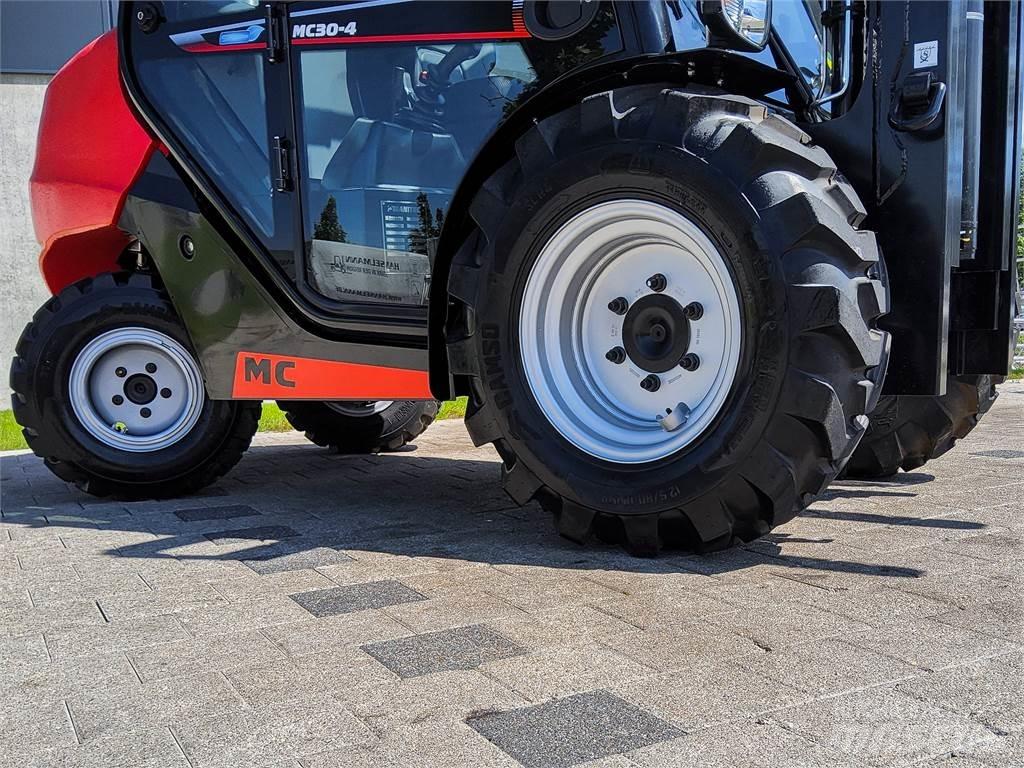 Manitou MC 30-4 Elevatore per esterni