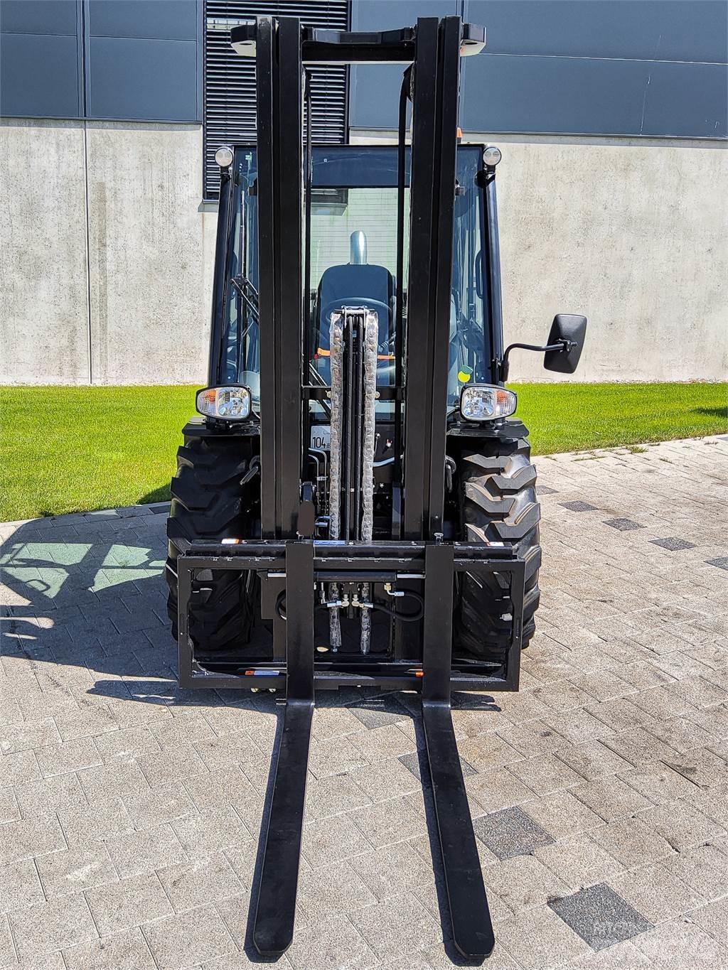 Manitou MC 30-4 Elevatore per esterni