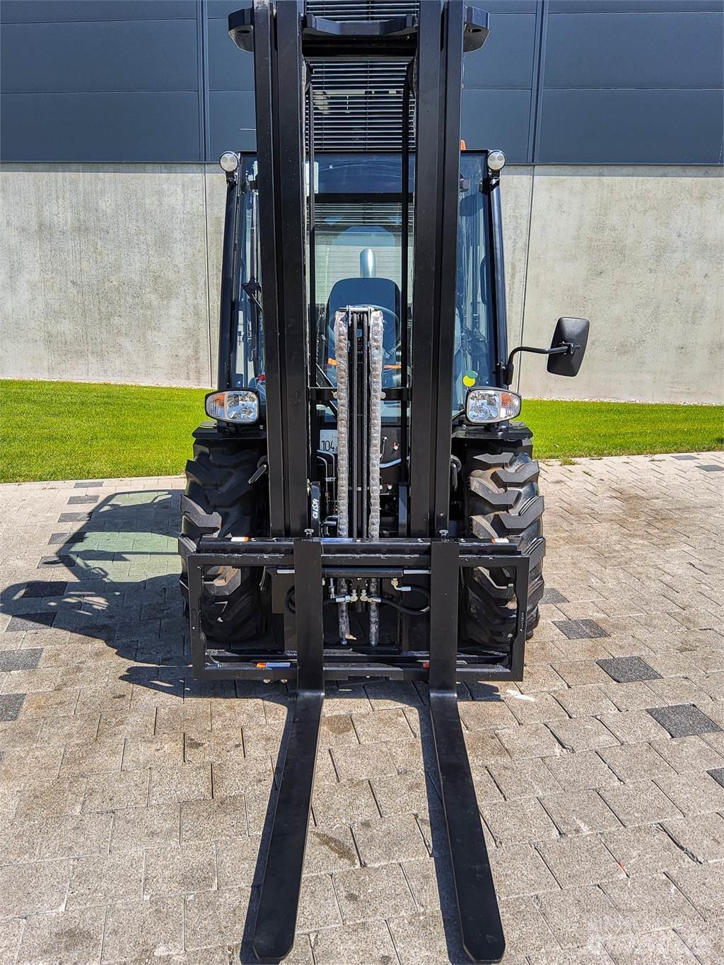 Manitou MC 30-4 Elevatore per esterni