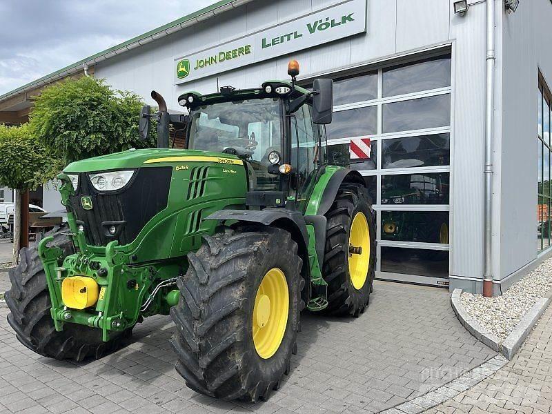 John Deere 6215R Trattori