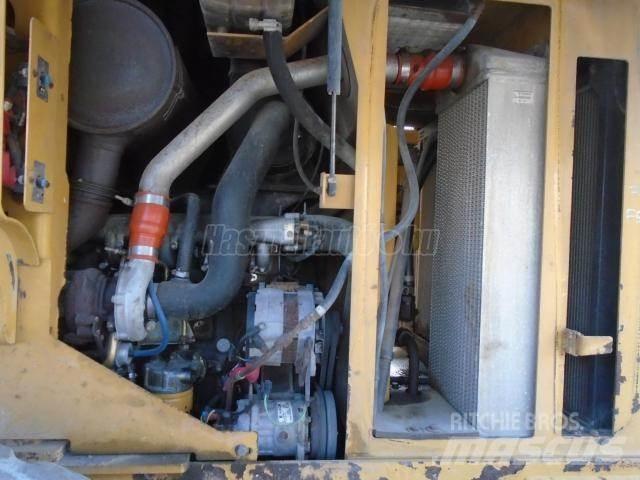 CAT 930 G Pale gommate