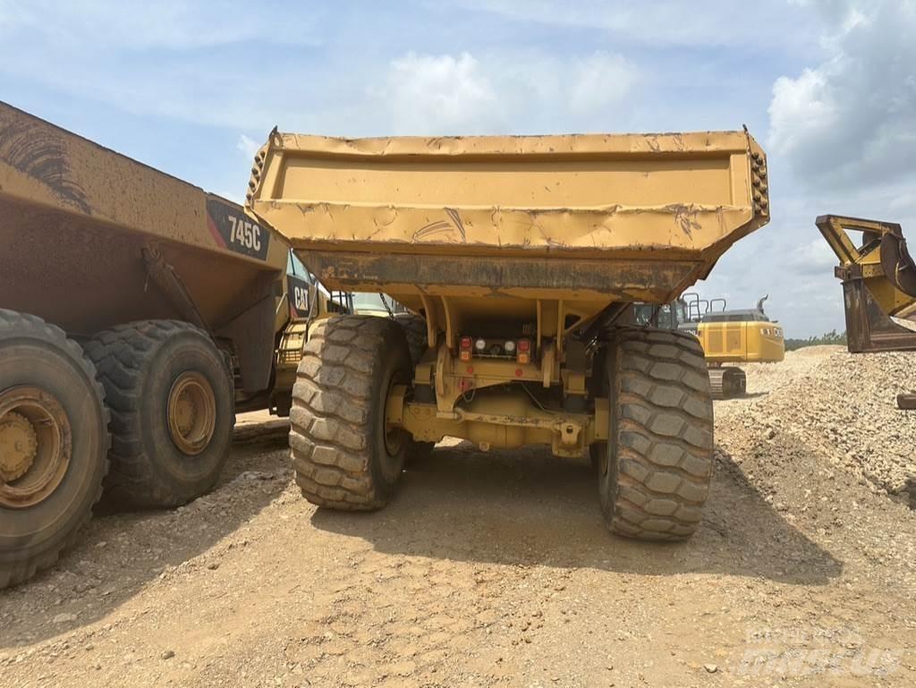 CAT 745 Dumpers articolati