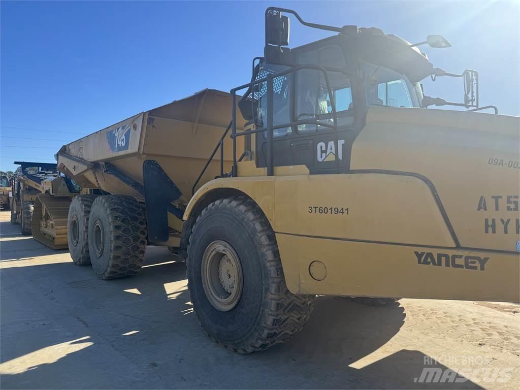 CAT 745 Dumpers articolati