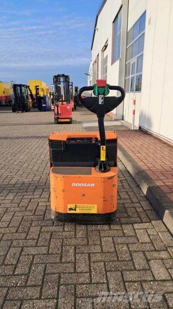 Doosan LEDH18 Transpallet elettrici a timone