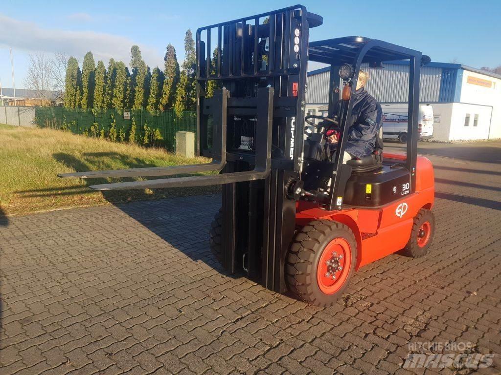 EP EFL302 Carrelli elevatori elettrici