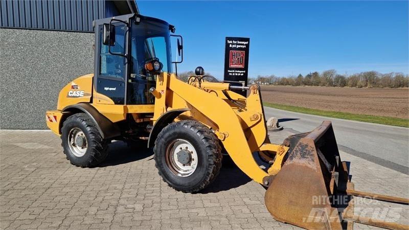 CASE 321D Pale gommate