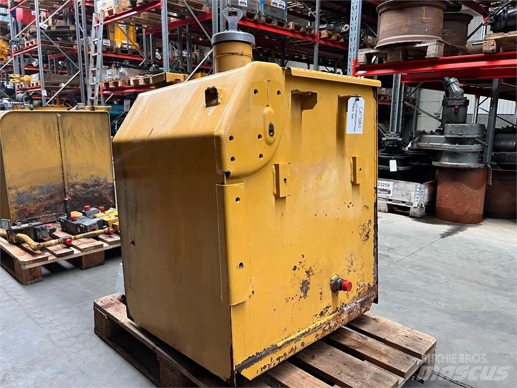 CAT 323D brændstoftank Altri componenti