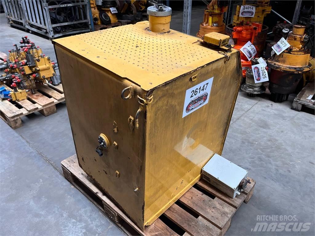 CAT 323D brændstoftank Altri componenti