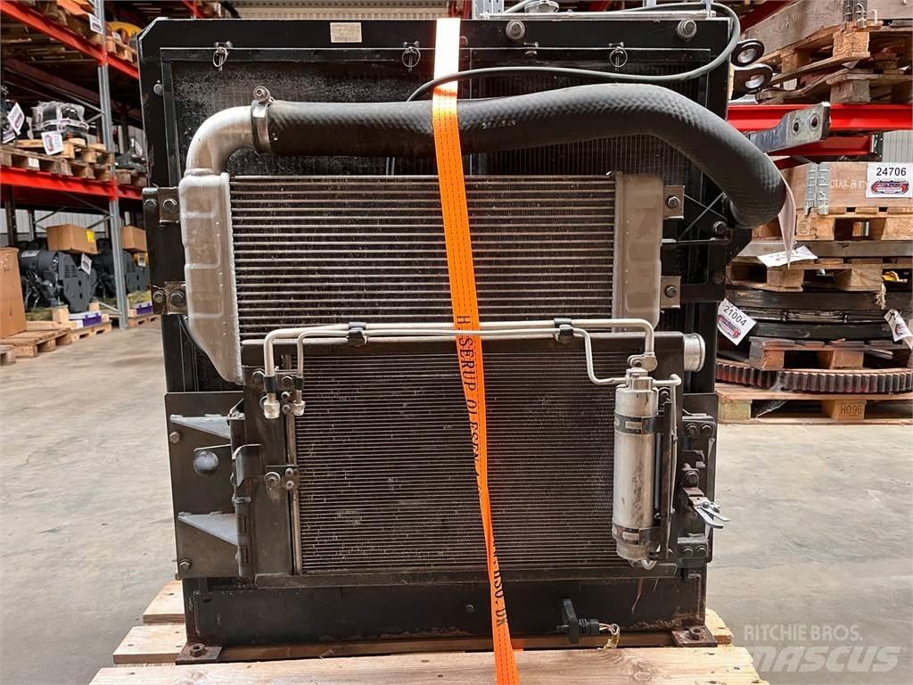 CAT 323D køler Motori