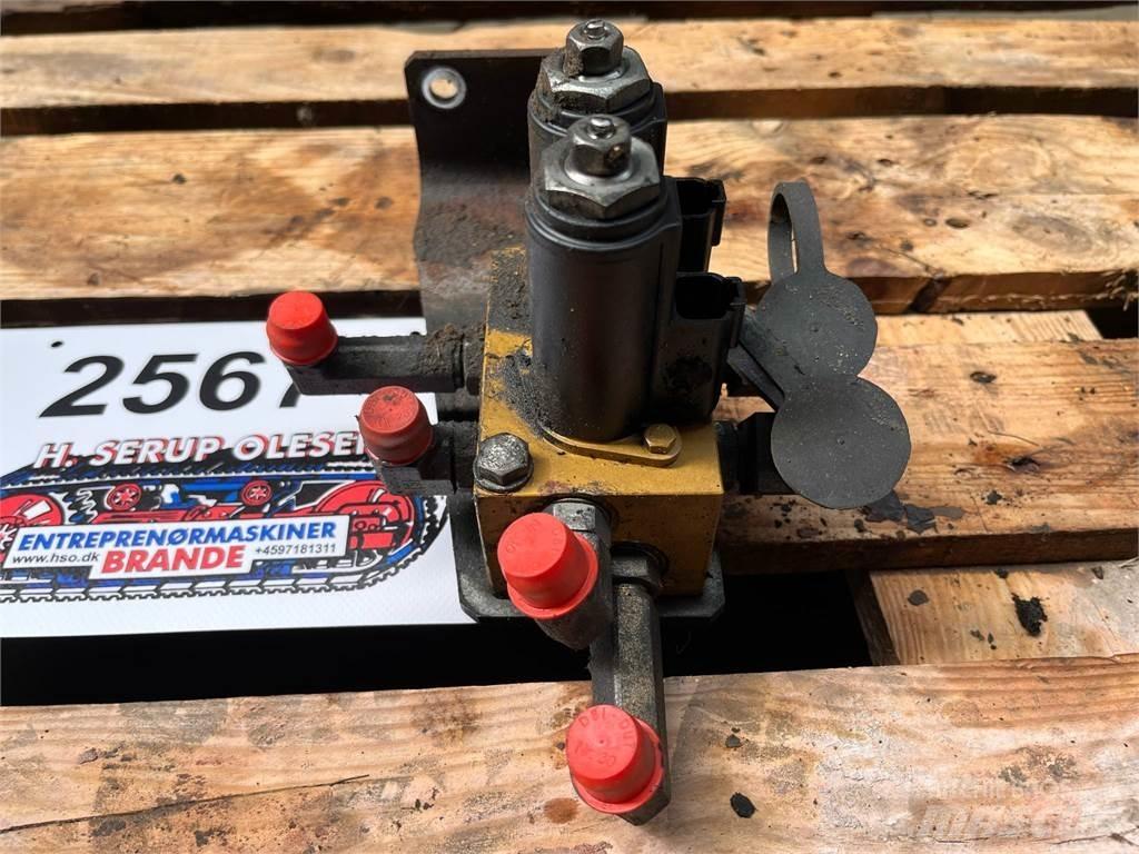 CAT 323D ventil Componenti idrauliche