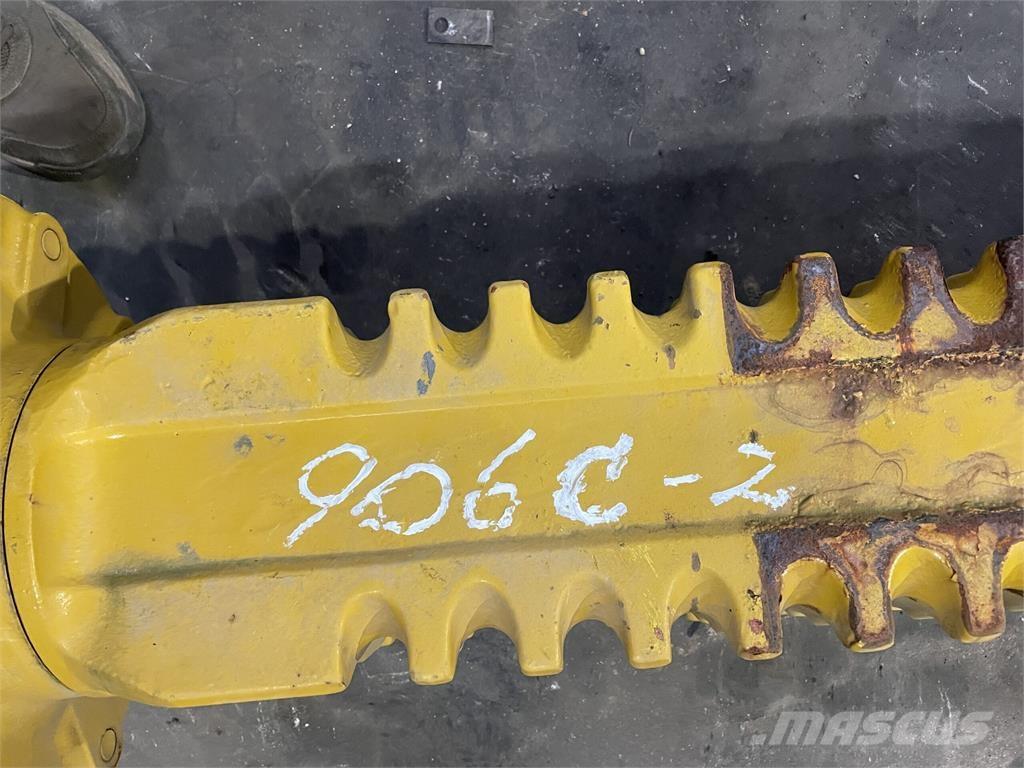 Hydrema 906C-2 frontaksel Assi