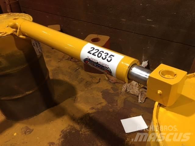 Skovlcylinder ex. Ford 655 Componenti idrauliche