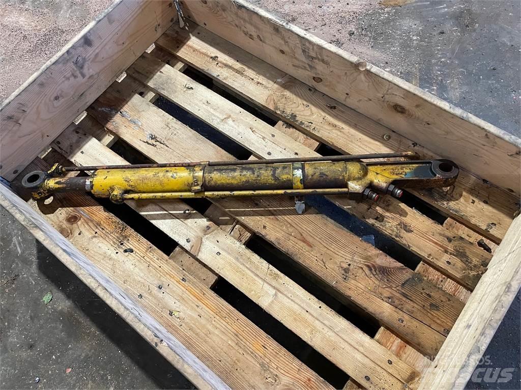  Skovlcylinder ex. MF50BX Componenti idrauliche