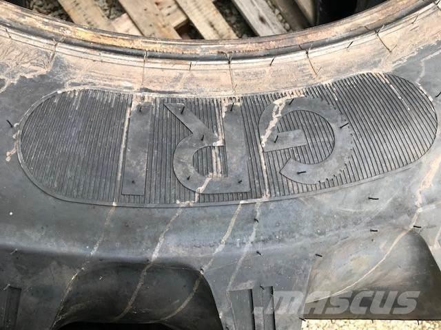  Rear Tyres Pneumatici, ruote e cerchioni