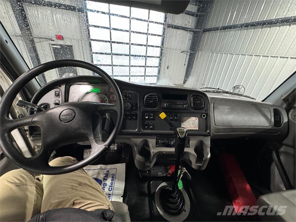 Freightliner M2 106 Camion ribaltabili
