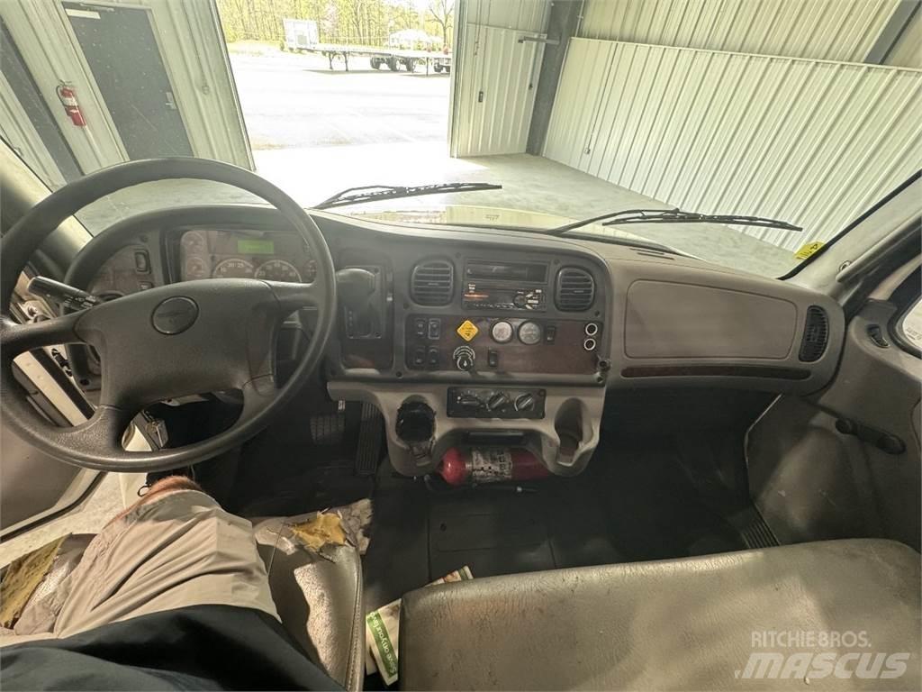 Freightliner M2 106 Camion con sponde ribaltabili