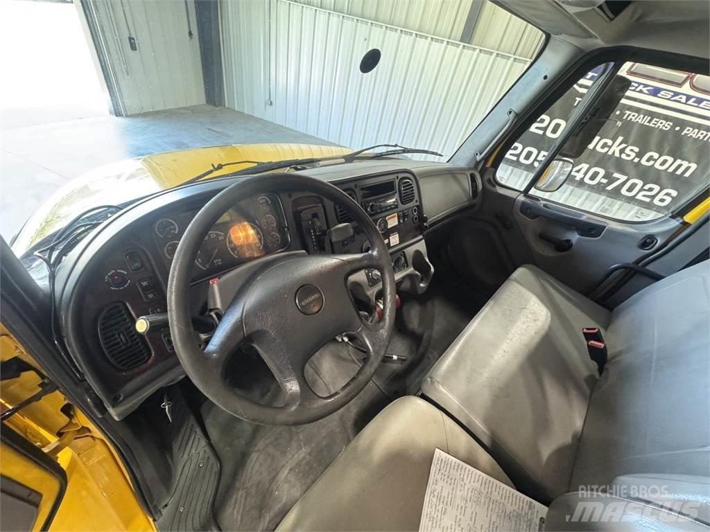 Freightliner M2 106 Camion cassonati