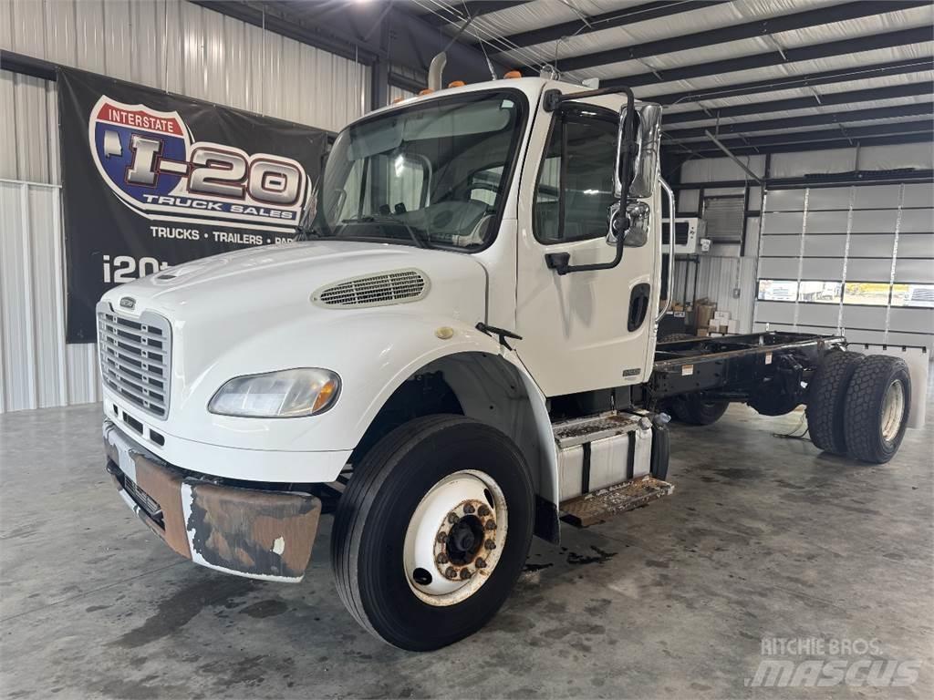 Freightliner M2 106 Autocabinati
