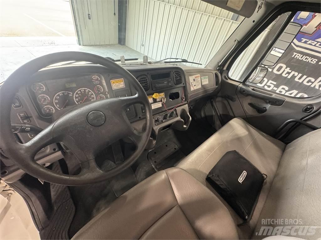 Freightliner M2 106 Autocabinati