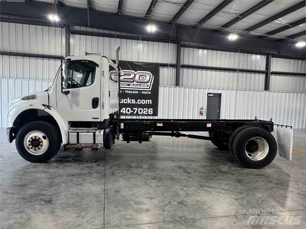 Freightliner M2 106 Autocabinati