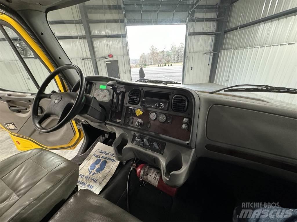 Freightliner M2106 Camion cassonati