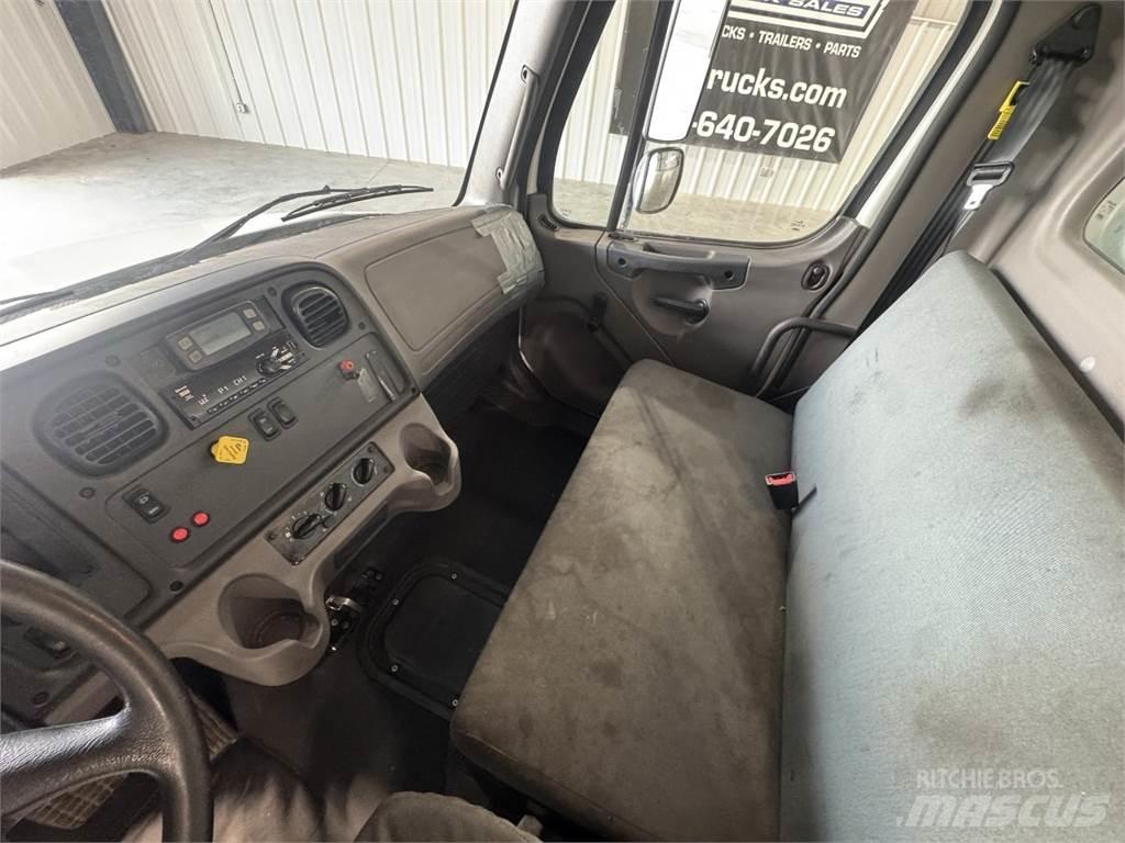 Freightliner M2106 Camion cassonati