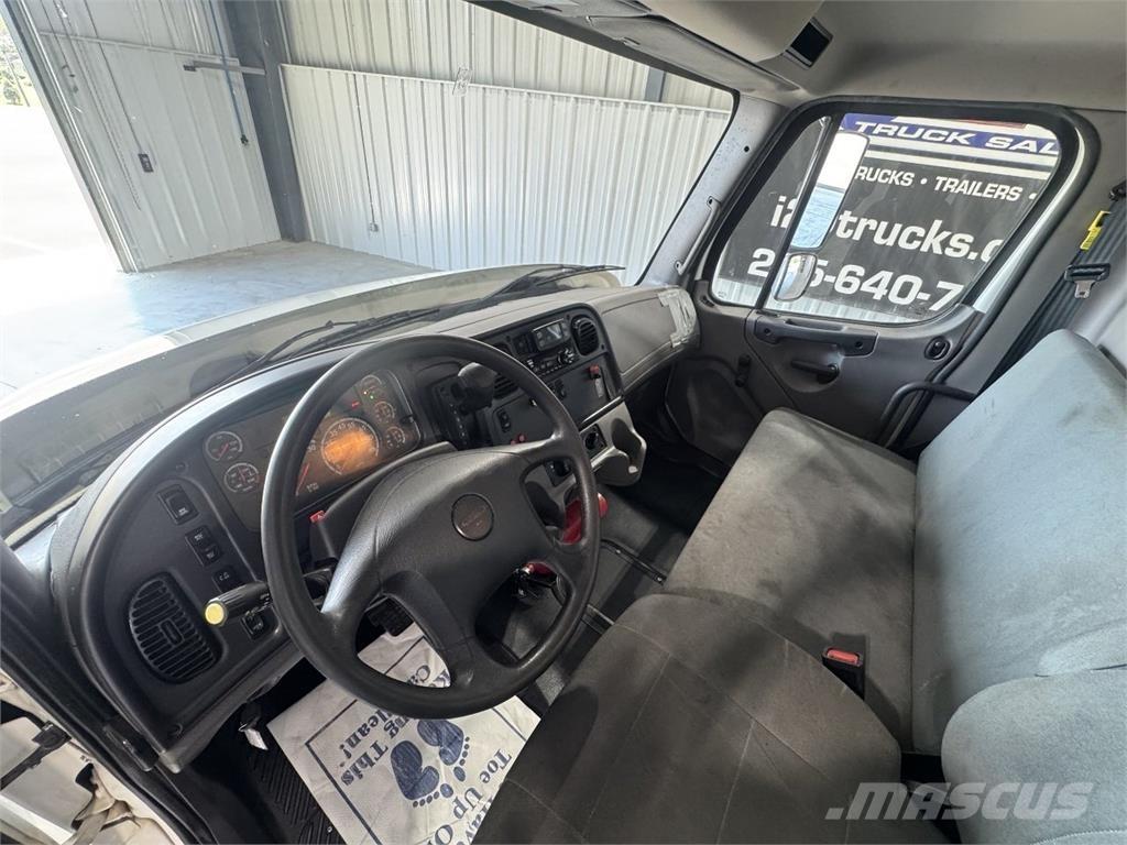 Freightliner M2106 Camion cassonati