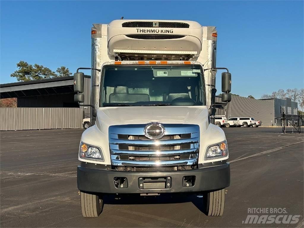 Hino 268 Camion a temperatura controllata
