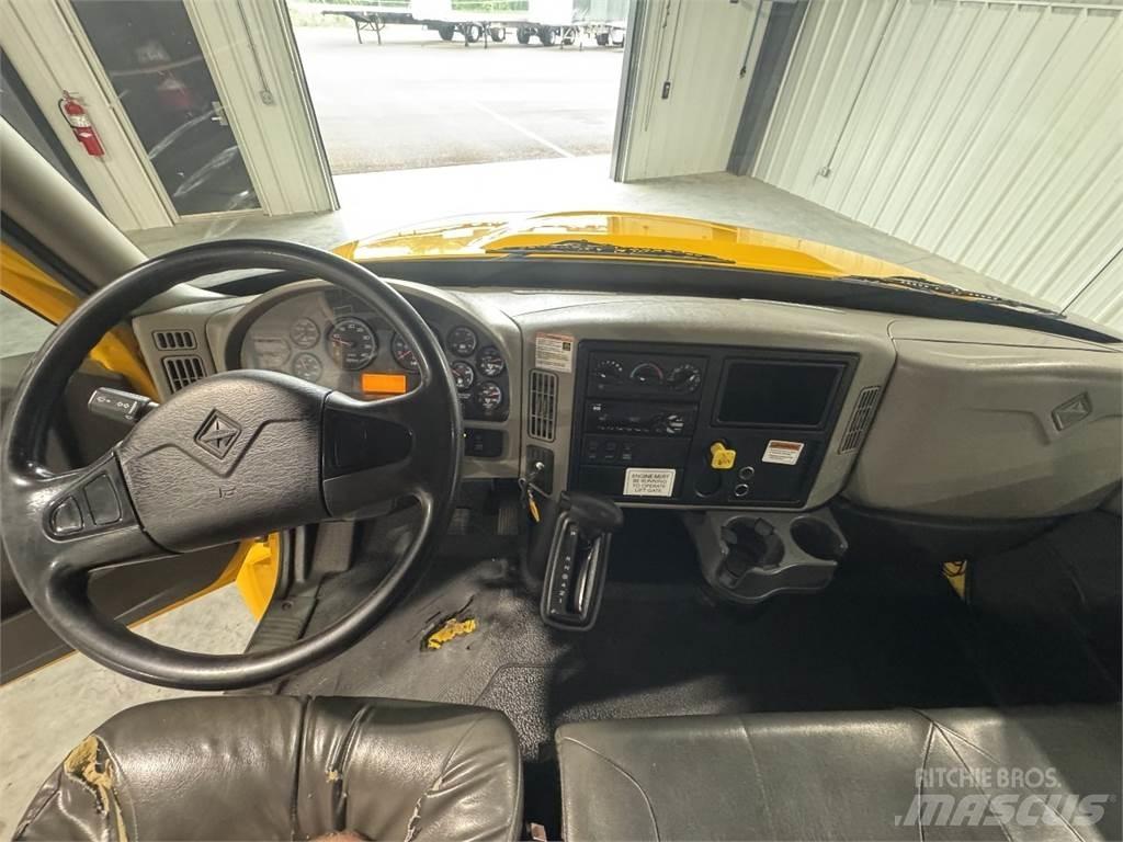 International 4300 Camion cassonati