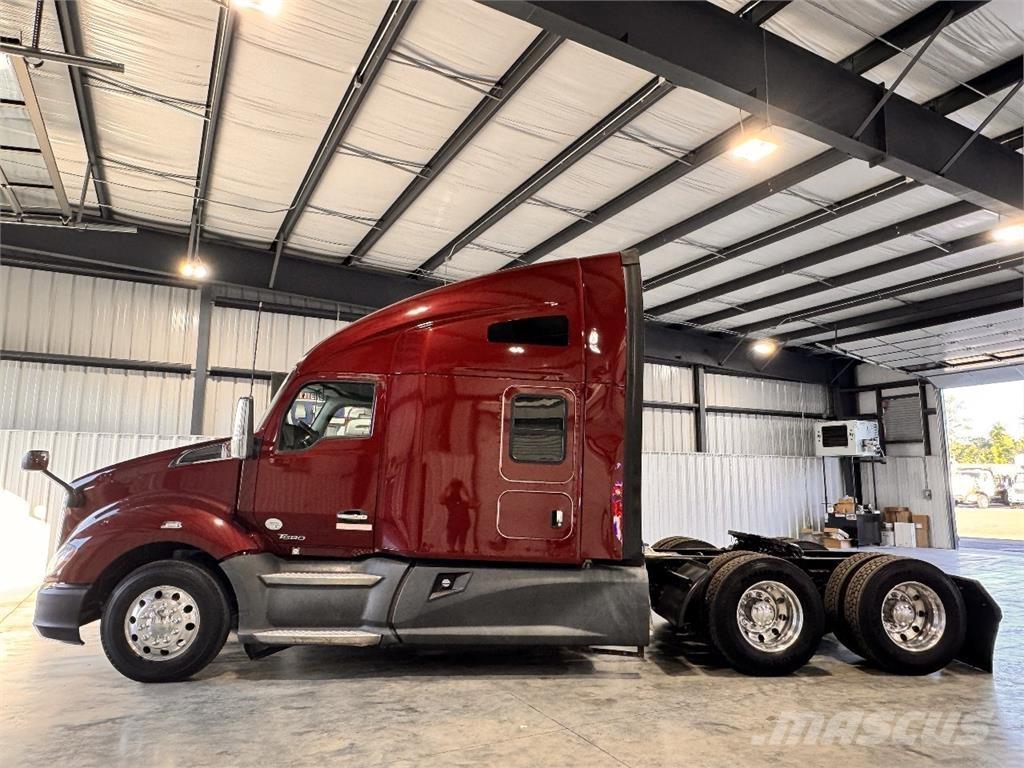 Kenworth T680 Motrici e Trattori Stradali