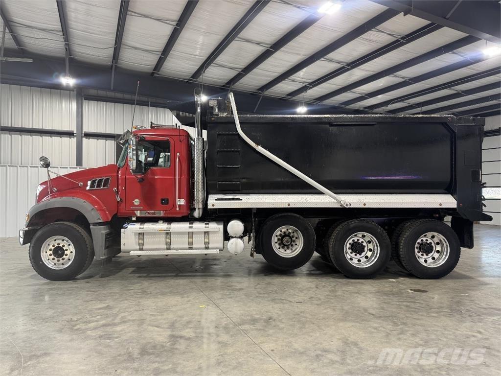 Mack GR64F Camion ribaltabili