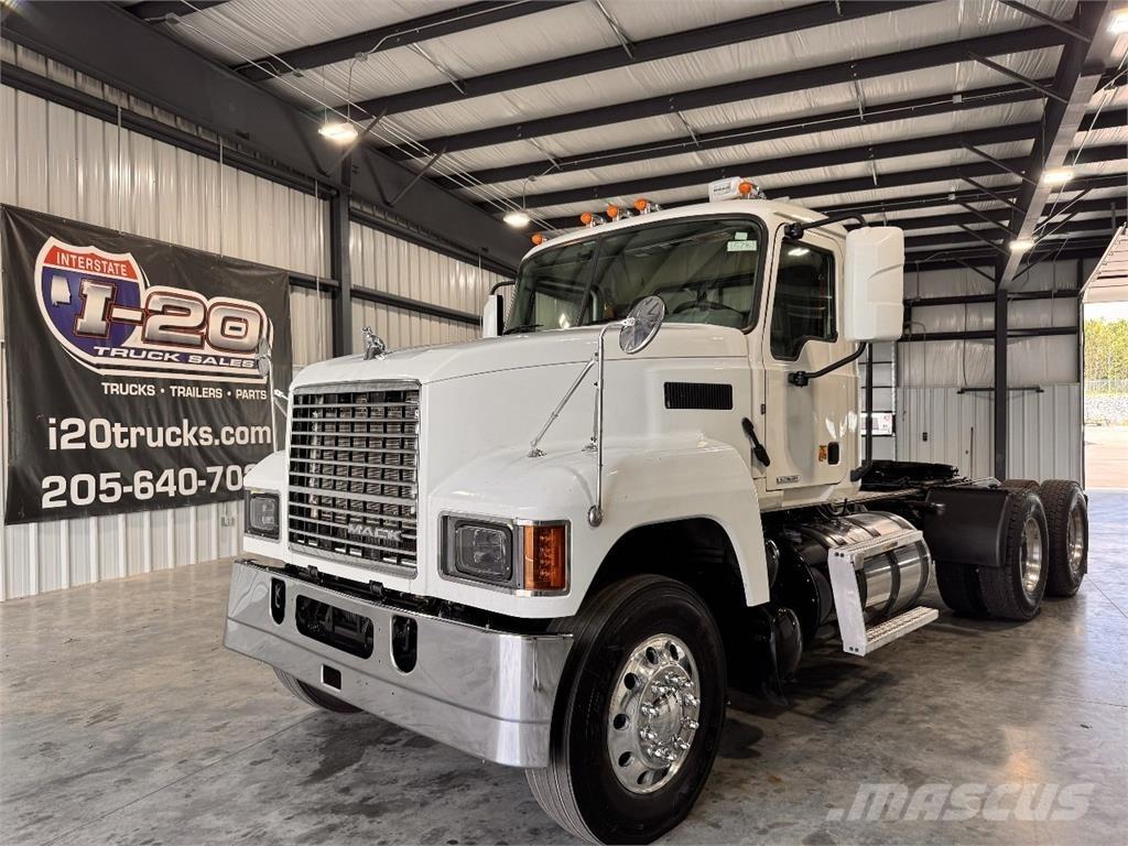 Mack Pinnacle Motrici e Trattori Stradali