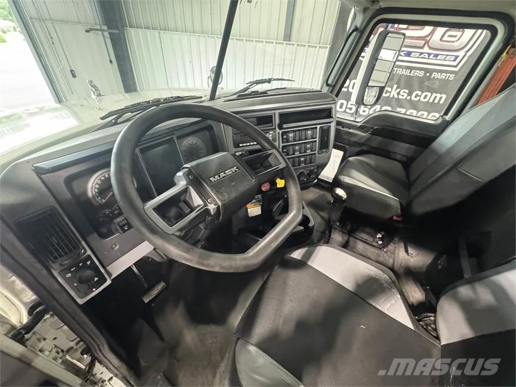 Mack Pinnacle Motrici e Trattori Stradali