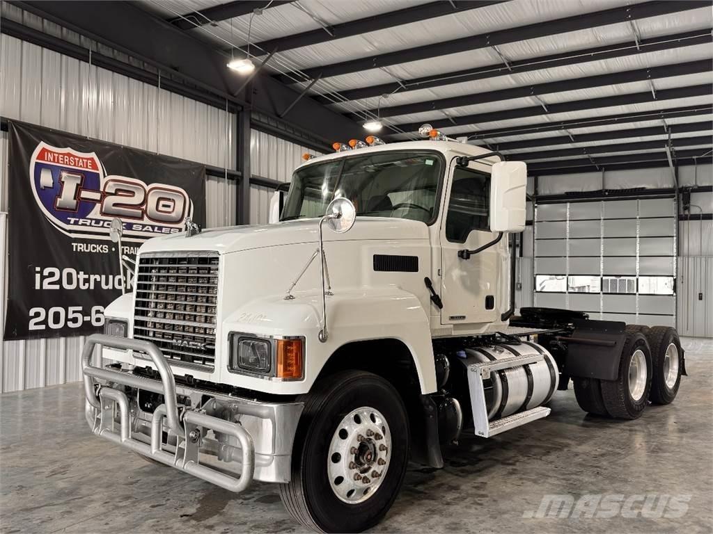 Mack Pinnacle Motrici e Trattori Stradali