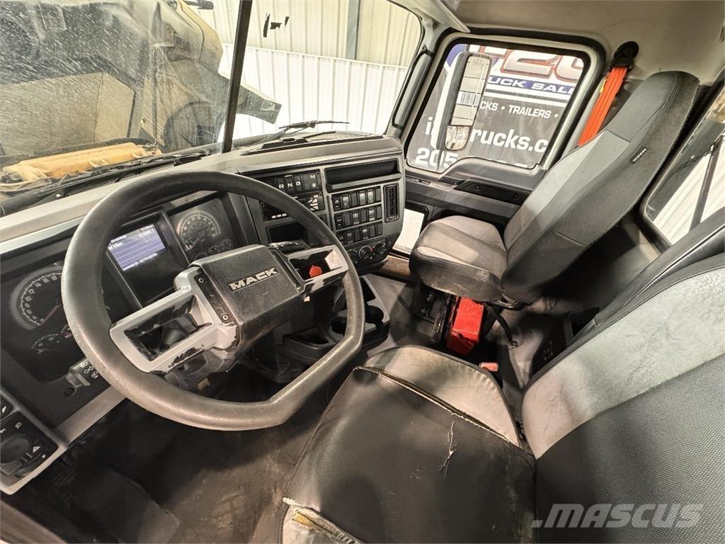 Mack Pinnacle Motrici e Trattori Stradali