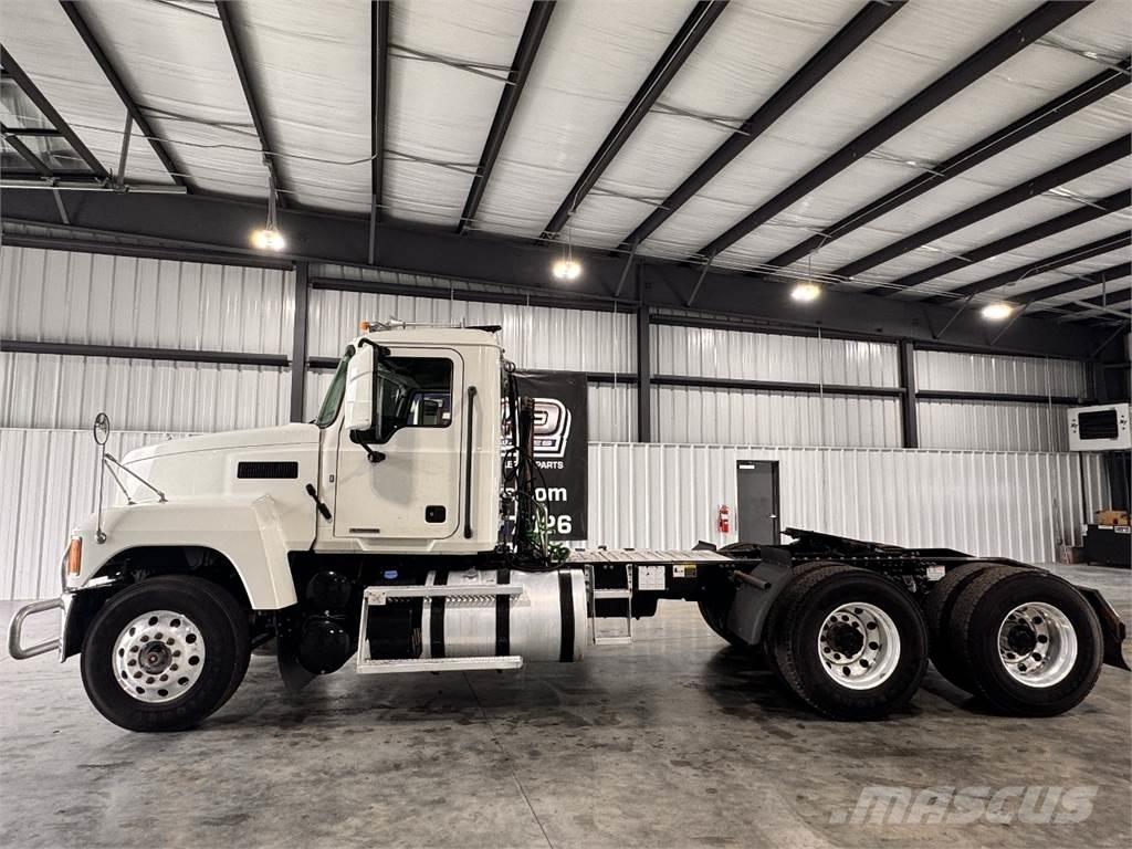 Mack Pinnacle Motrici e Trattori Stradali