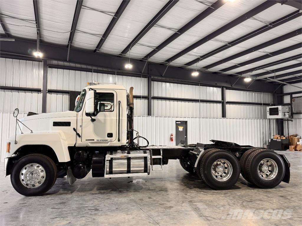 Mack Pinnacle Motrici e Trattori Stradali