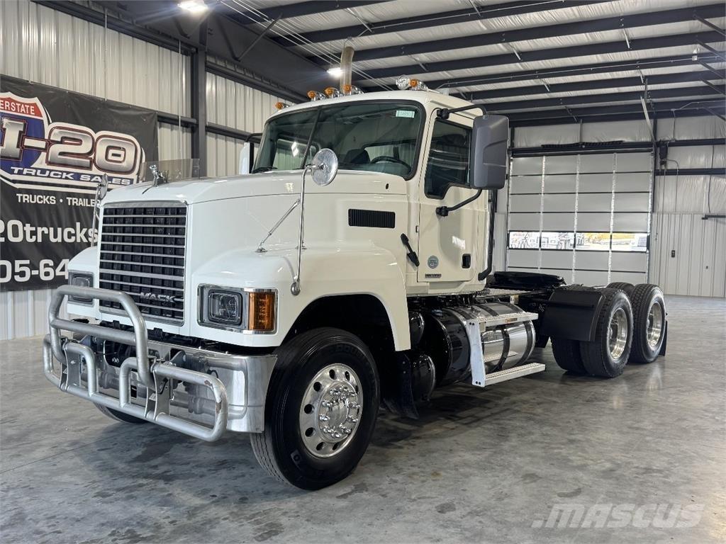 Mack Pinnacle Motrici e Trattori Stradali
